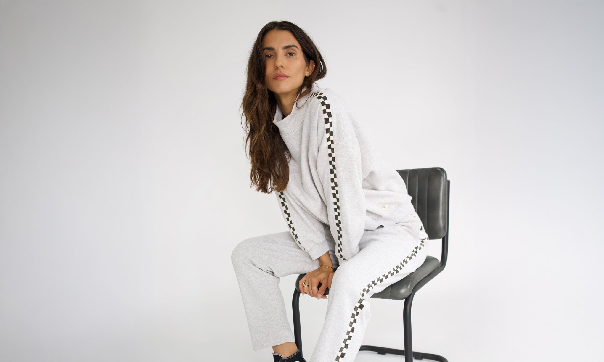 WEB-Portrait-MONTY-MOCK-NECK-ASH---BILLIE-BARREL-ASH-26.jpg