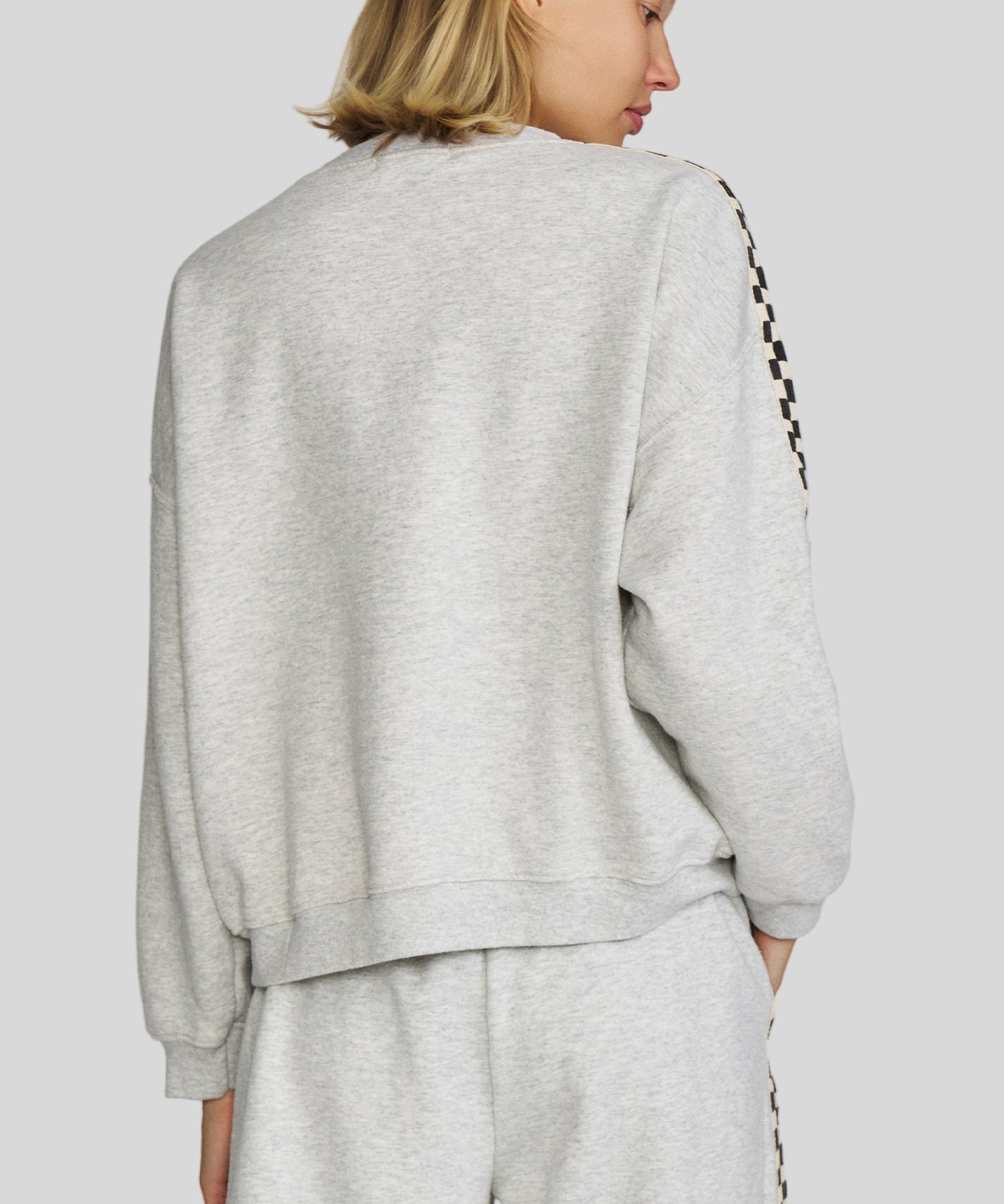 WEB-Portrait-Shelby-Sweatshirt-Ash-RAG3122-CB_2_f45711b2-25c7-481b-a665-a603ff3391a9.jpg