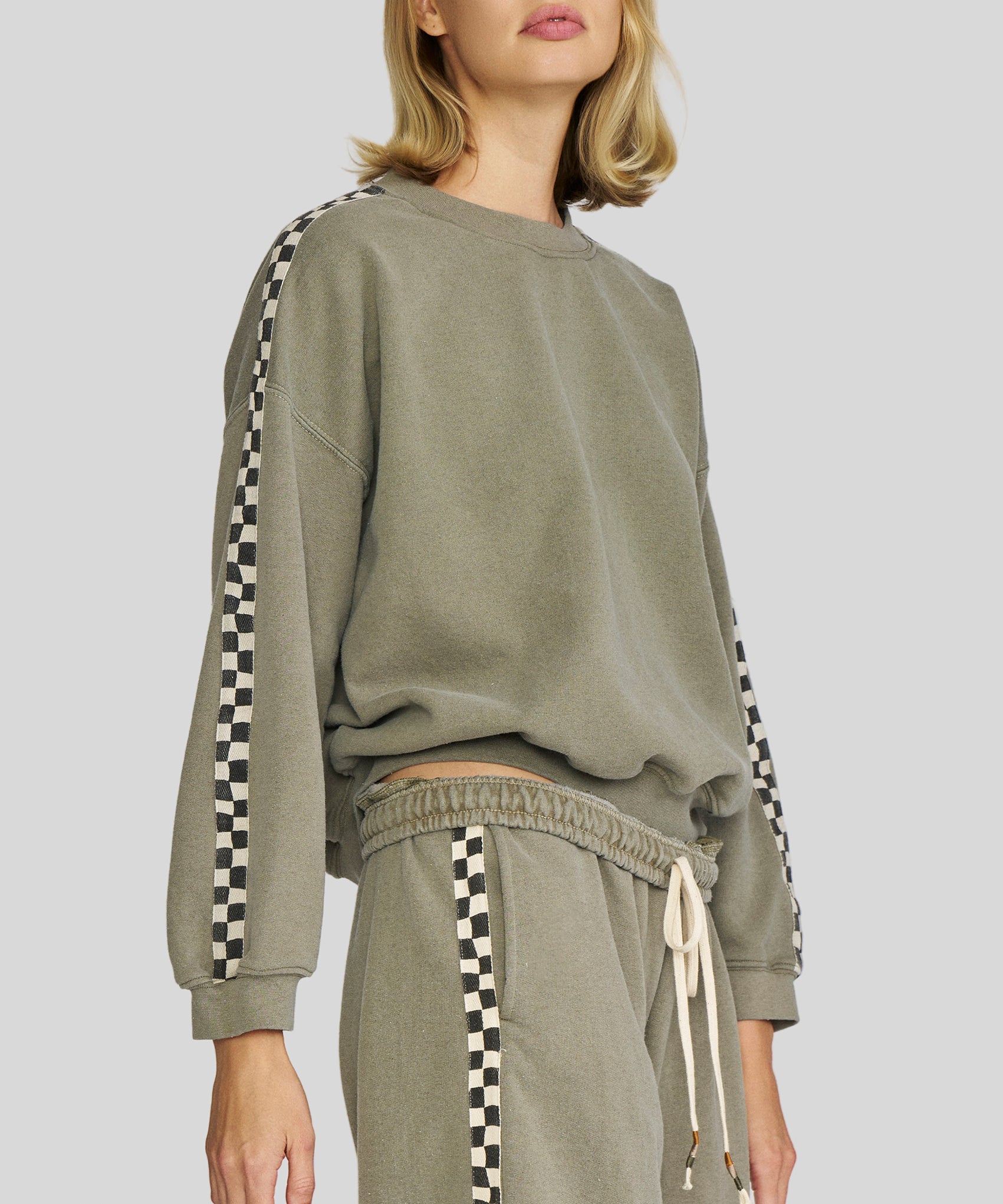 WEB-Portrait-Shelby-Sweatshirt-Olive-RAG3122-CB_3.jpg