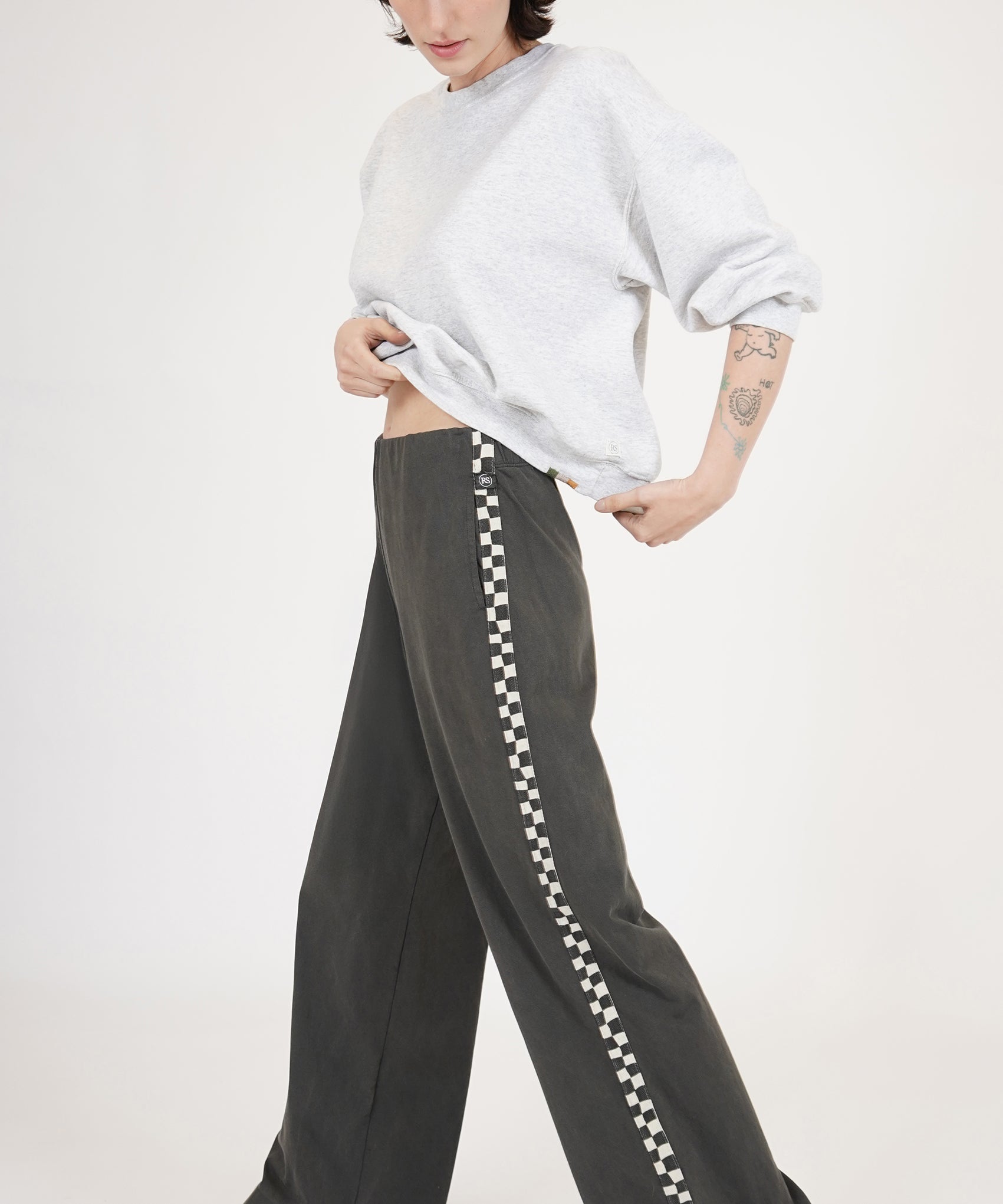 WEB-Portrait-Slater-Wide-Leg-Pant-washed-black-RAG2871-8_5b6952f9-cad2-46bf-b0dd-f813c0c4bf86.jpg