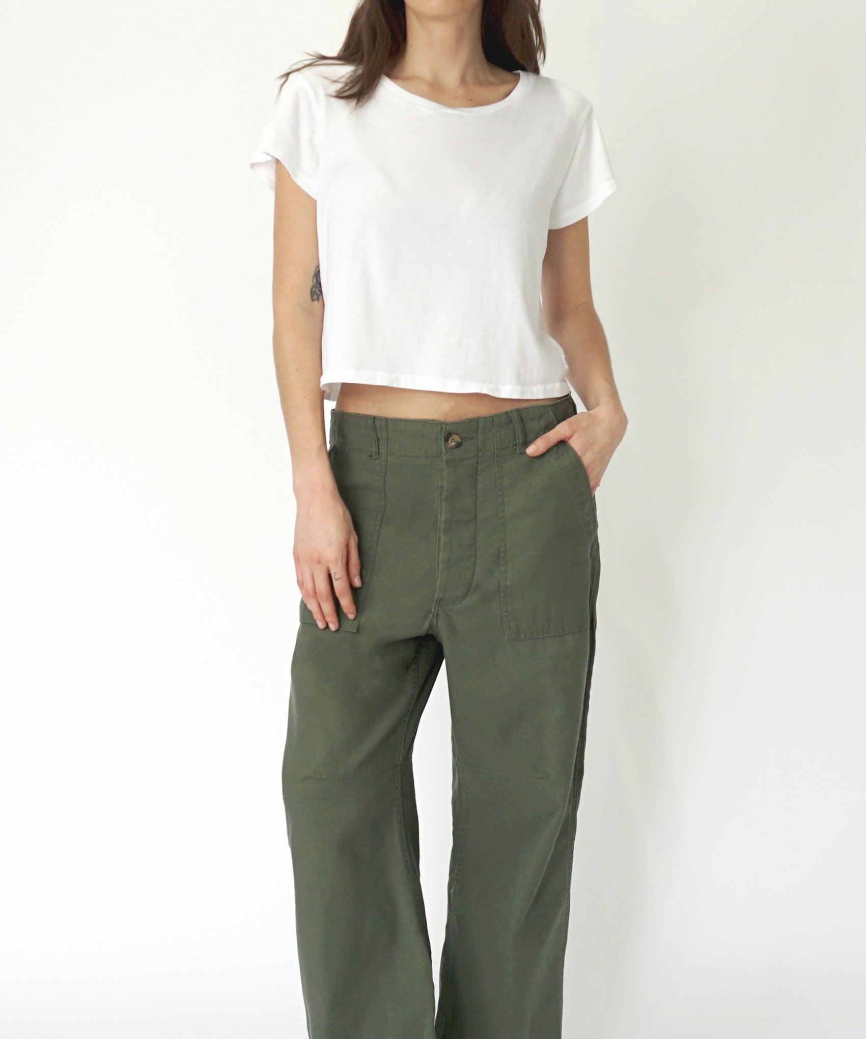 WEB-Portrait-Studio-Baker-Pant-Olive-RAG2966_3.jpg
