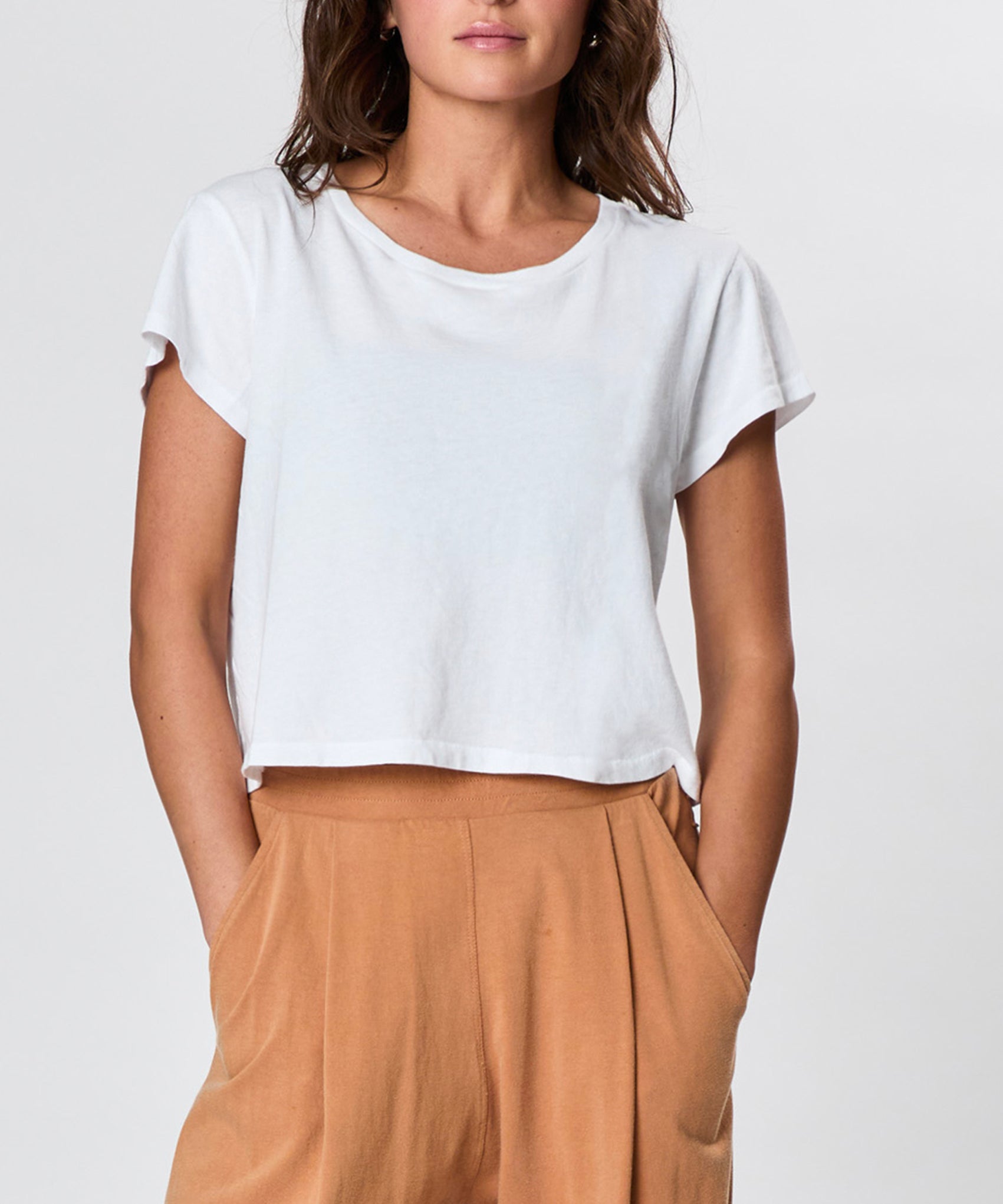 WEB-Portrait-Studio-Dunes-Tee-White-RAG2377-_-Mollie-Pant-Saddle-RAG2824-1-1_d4afbd56-9899-4ddd-b031-3bf8a69cfea5.jpg