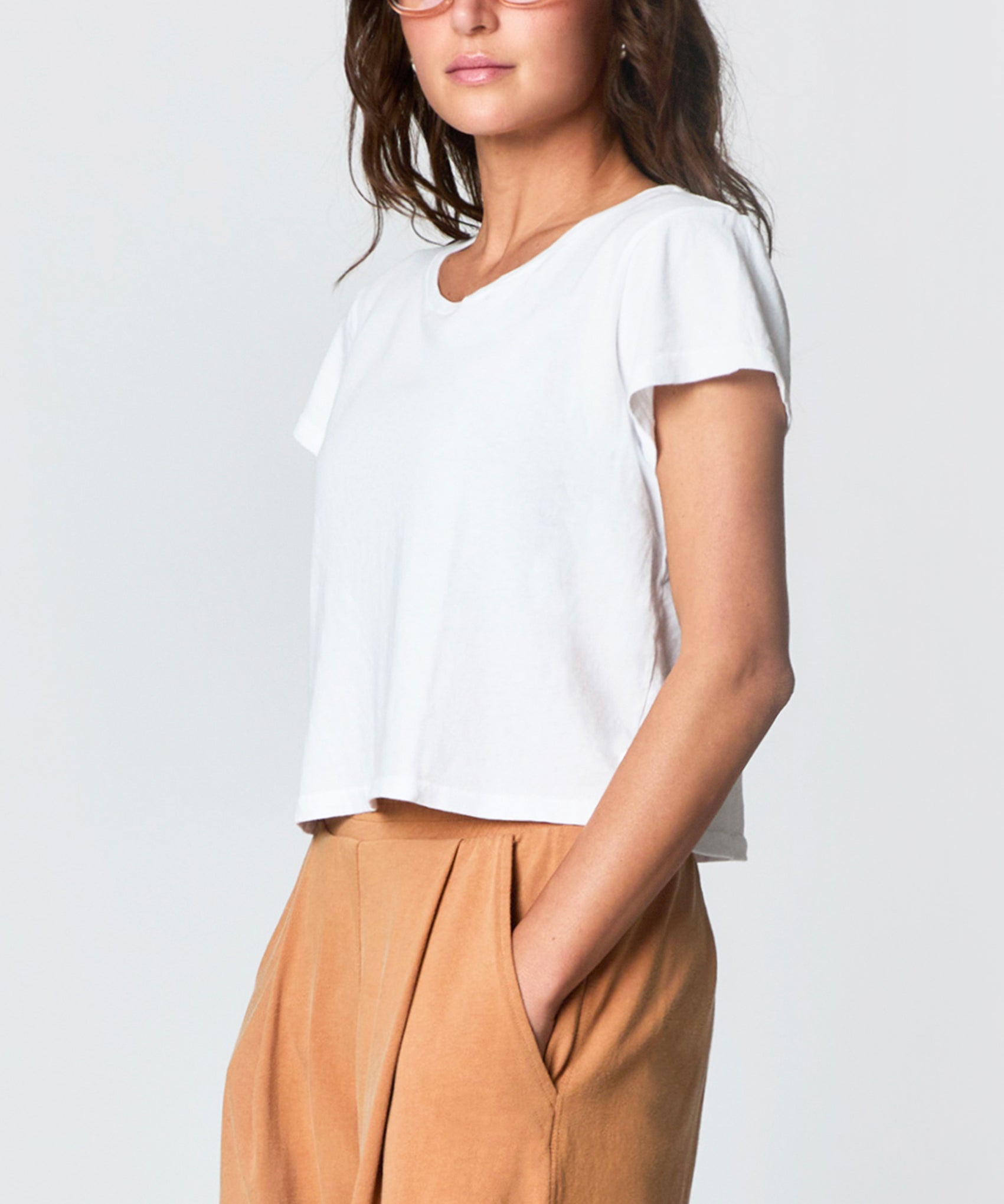 WEB-Portrait-Studio-Dunes-Tee-White-RAG2377-_-Mollie-Pant-Saddle-RAG2824-2-1_65e56bcf-bd5c-4511-8308-731d522b82e2.jpg